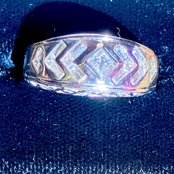 Jewelry - Diamond ring.